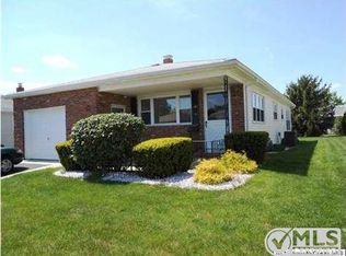 13 Capri Ct, Toms River, NJ 08757