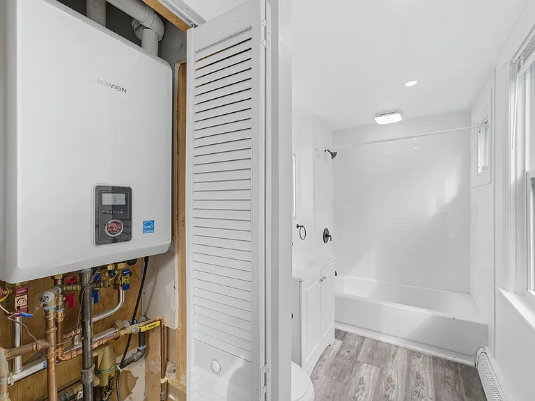 46 E Transit St #1R — Photo 20