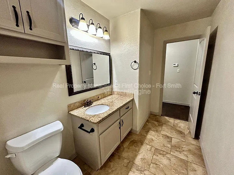 4802 S 28th St — Photo 24