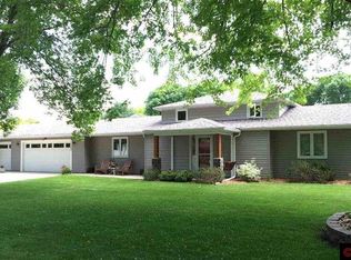 1562 Meyer Ln, North Mankato, MN 56003
