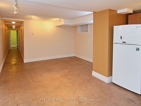 4th image of 27 Rossmore Rd W