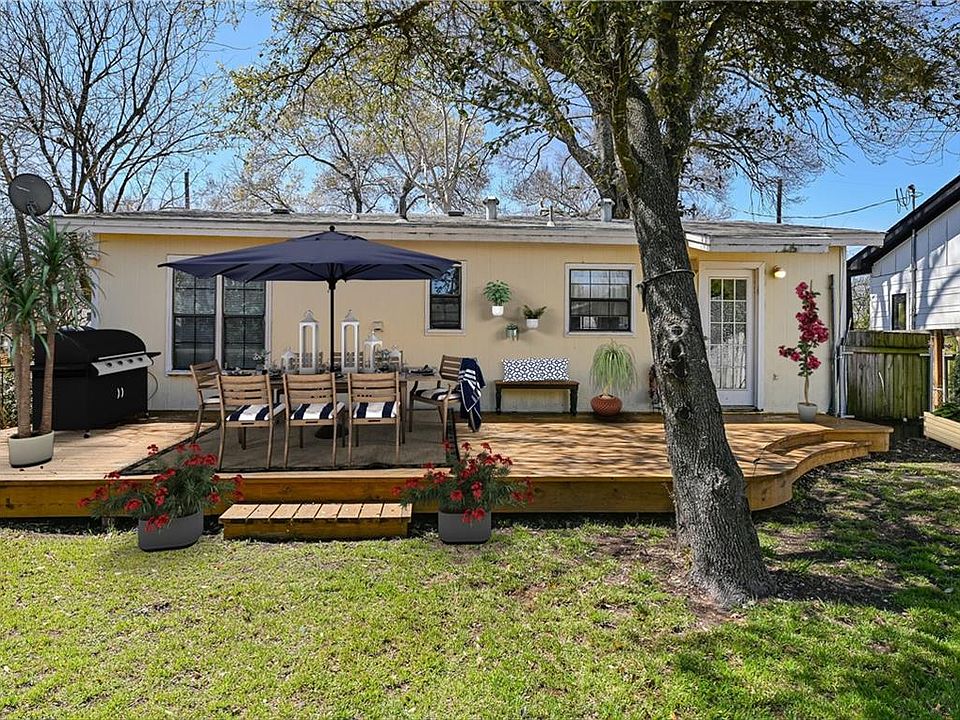 A look at the oversized deck, perfect for entertaining and/or lounging.