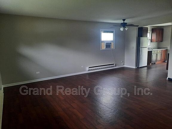 2nd image of 857 Belle Plaine Ave Unit 1