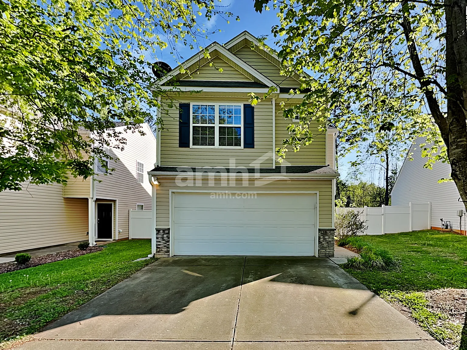 3 bed, 2.5 bath, 1612 sqft, $1,860 — Photo 1