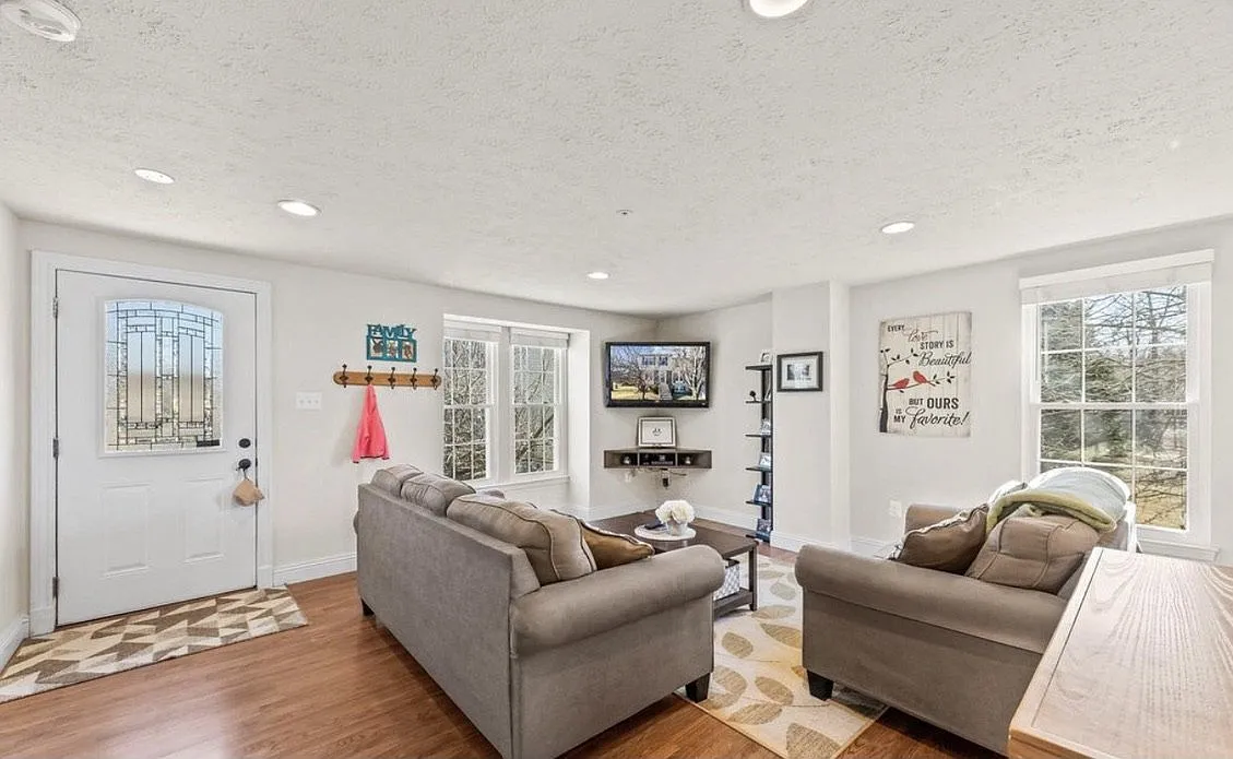 1514 Falstone Ln — Photo 3
