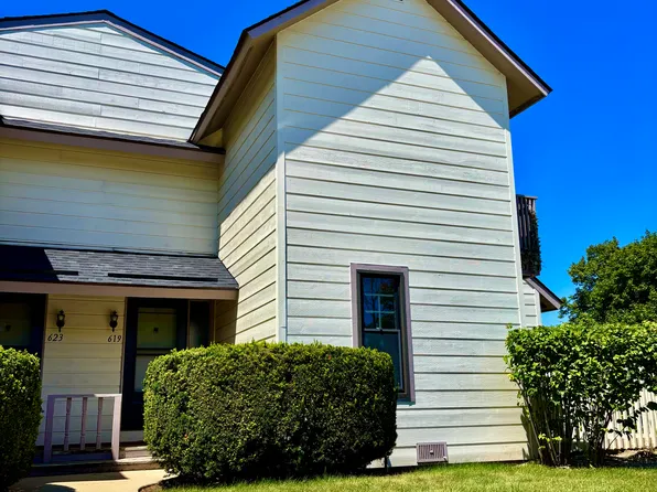 619 Chip Ct, Gurnee, IL 60031