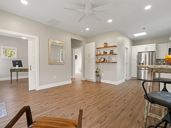 5th image of 106 W Lancaster Rd #B