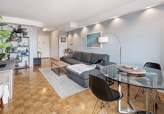 3rd image of 171 E 84th St APT 29A