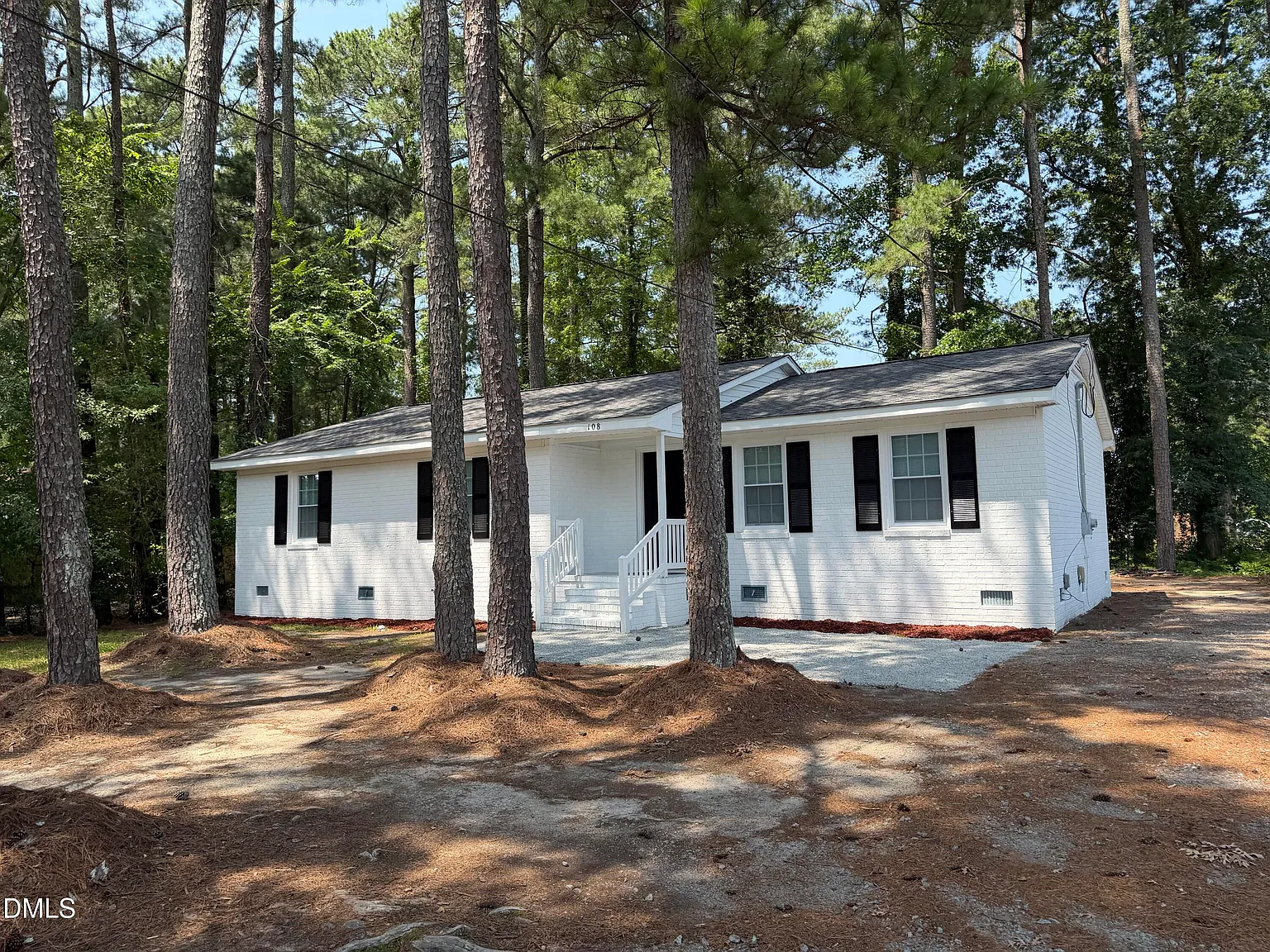 3 bed, 2.0 bath, 1319 sqft, $1,550 — Photo 2