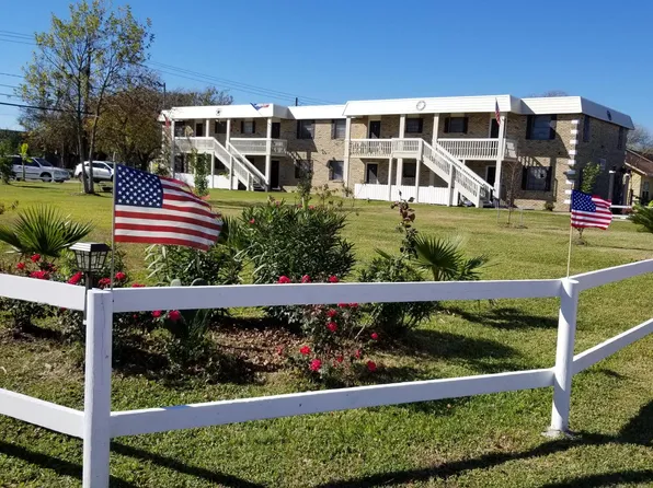 403 W Broad St APT 2, Freeport, TX 77541