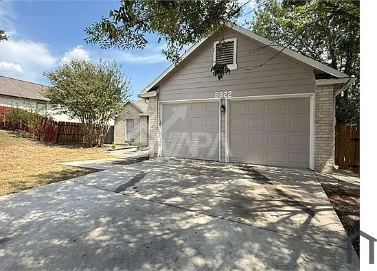 6822 Raintree Frst