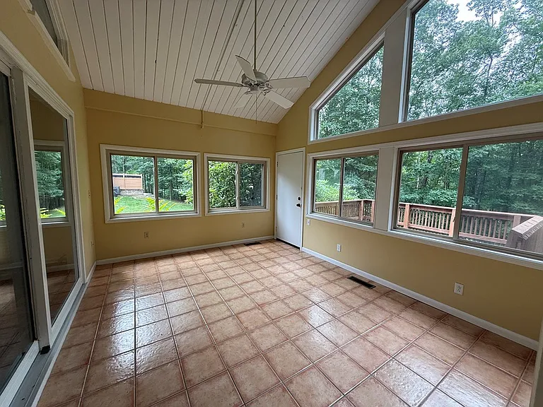 155 Dogwood Ct — Photo 10