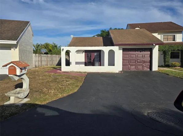 6905 SW 104th Ct, Miami, FL 33173