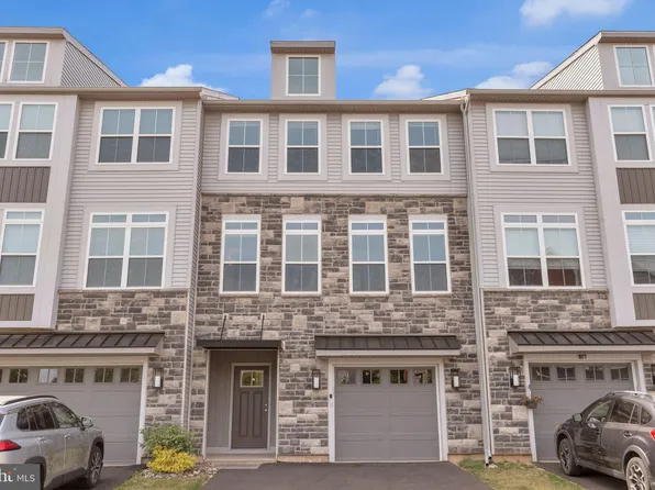 10 Independence Ct, Perkasie, PA 18944