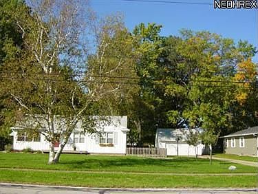 5th image of 25264 Hall Dr