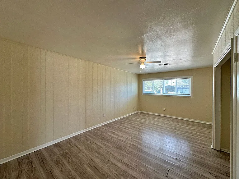 1505 S Ws Young Dr — Photo 12
