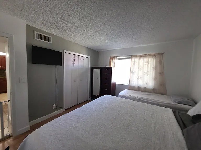 16278 Laurel Dr #202 — Photo 41