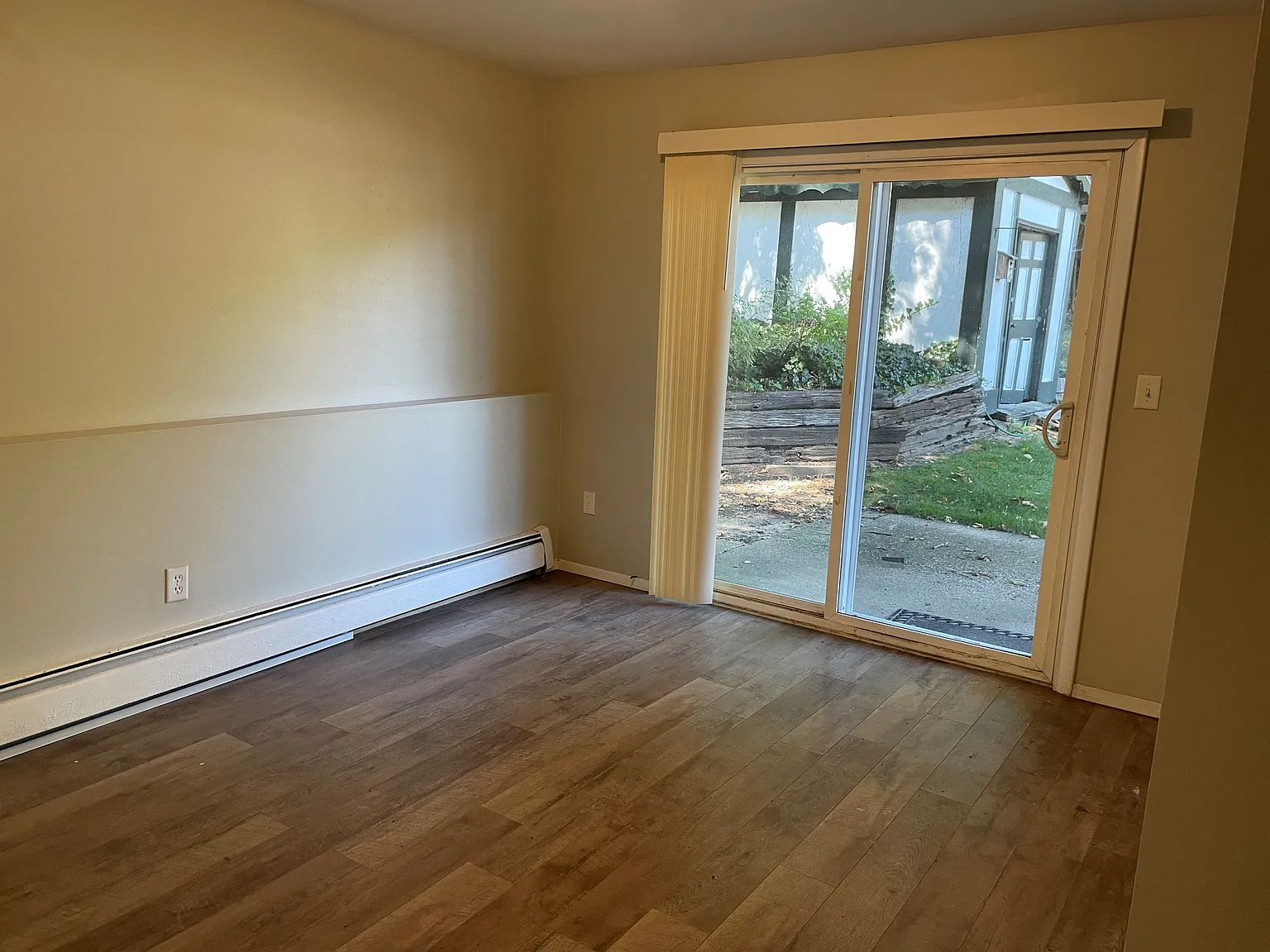 2 bed, 850 sqft, $1,200 — Photo 3