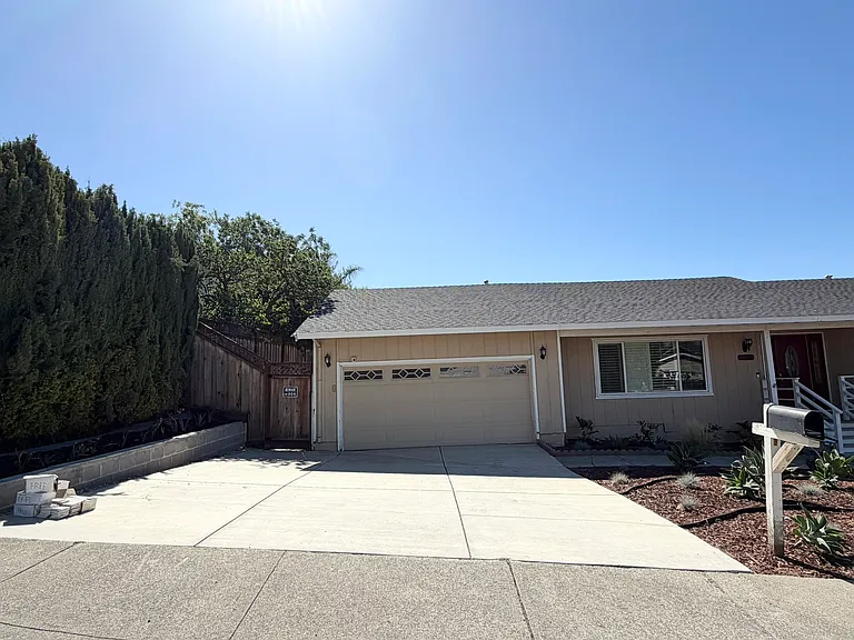 3695 Sanford St — Photo 58