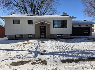1249 4th St NW, Watertown, SD 57201