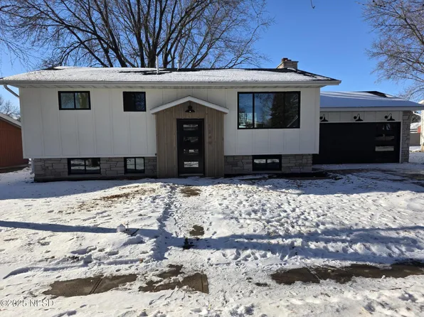 1249 4th St NW, Watertown, SD 57201