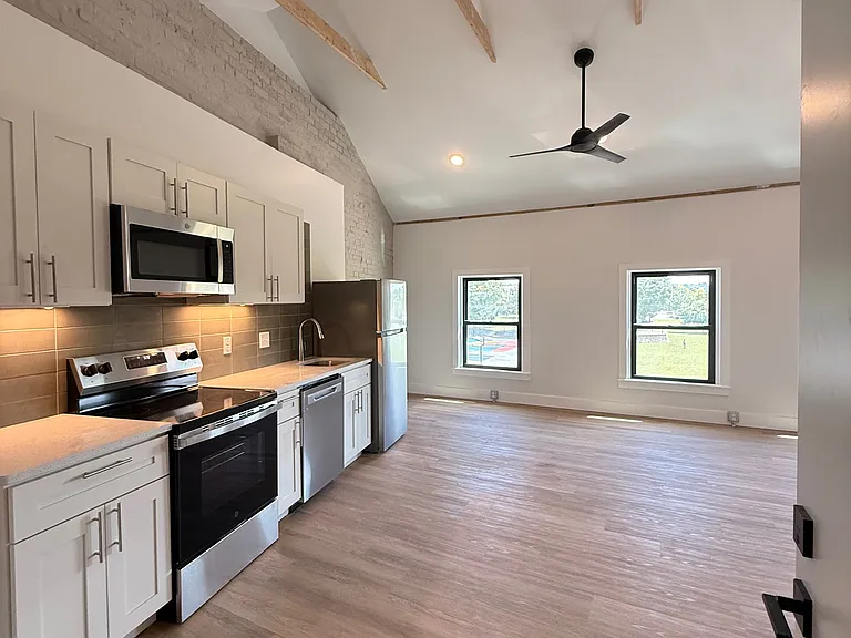 510 W Liberty St #12 — Photo 1