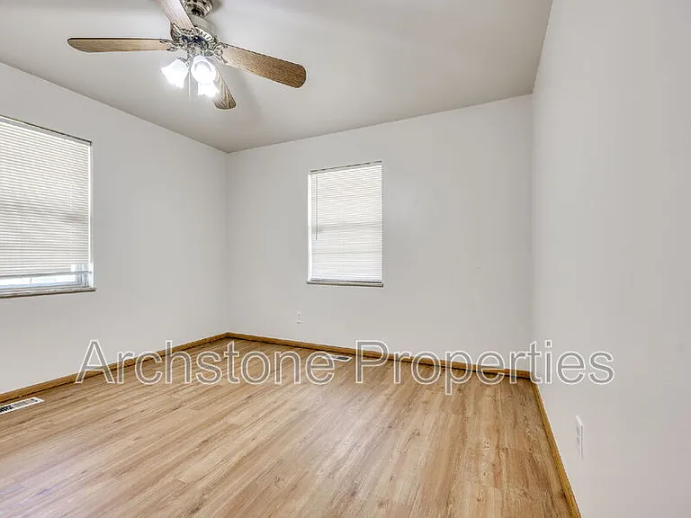3121 Lakeside Dr — Photo 21