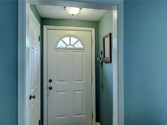 3rd image of 64 Fir Glade Dr