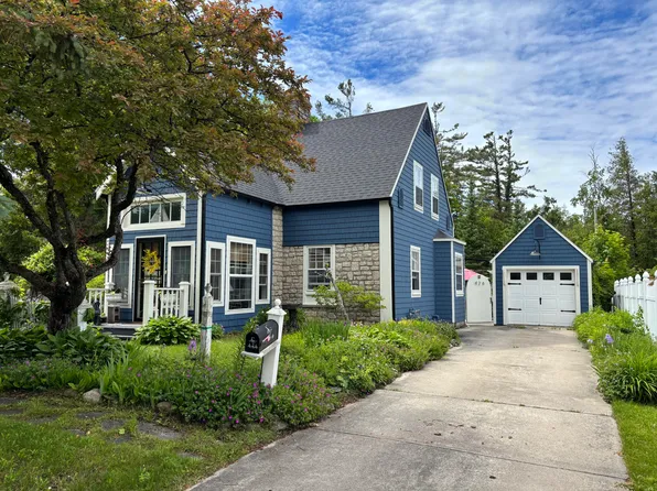 426 W Ontario St, Rogers City, MI 49779