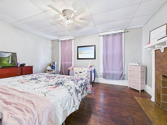 4th image of 804-804 1/2 Lincoln Pl