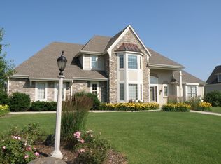 W207N5486 Carters Crossing Cir, Menomonee Falls, WI 53051