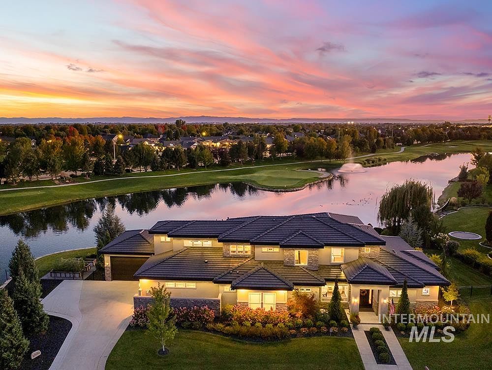 2031 W Island Green Ct — The Club SpurWing
