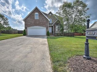 112 Ridgeview Meadows Dr, Gray, TN 37615