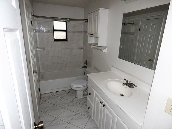 4th image of 5002 NW 62nd Ave