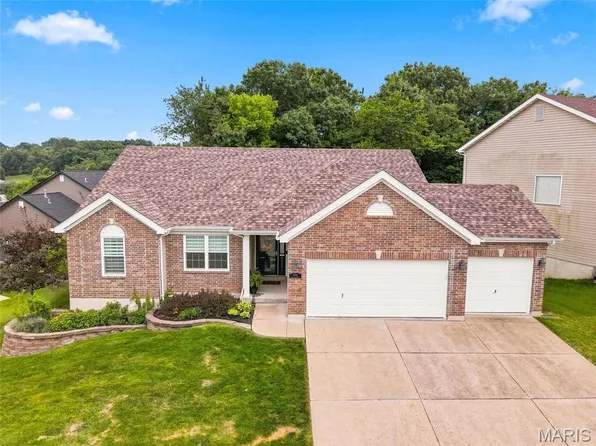 8014 Pinetop Dr, Saint Louis, MO 63129