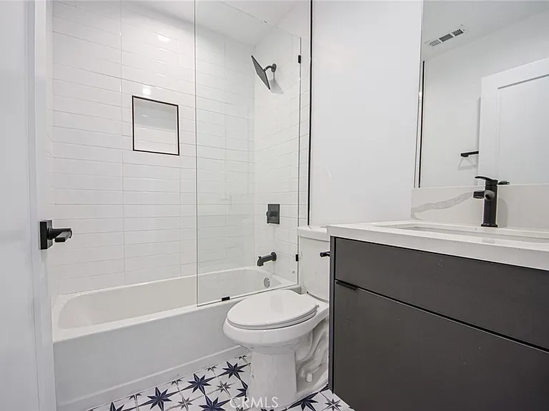 2851 S Victoria Ave #2 — Photo 30