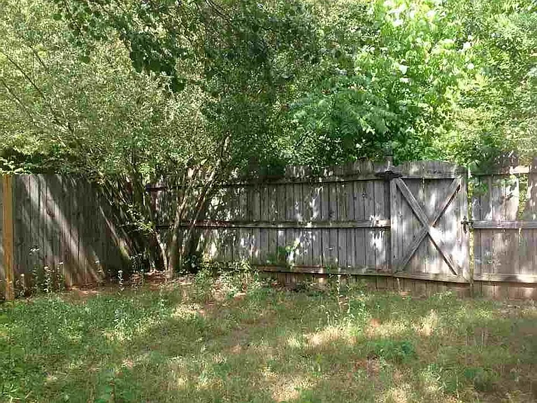 200 Willow Point Cir — Photo 17