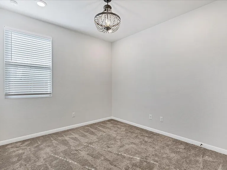 2605 Acoma Ln — Photo 33