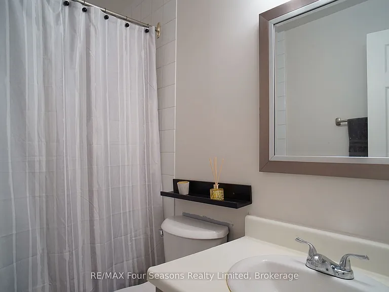 4 Trafalgar Rd #4 — Photo 16