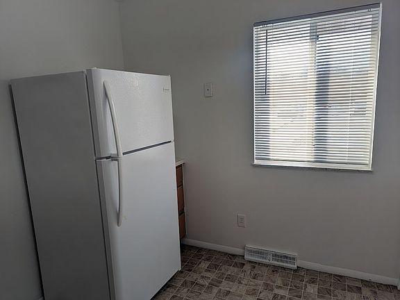 5th image of 874 Daggett Ave #1