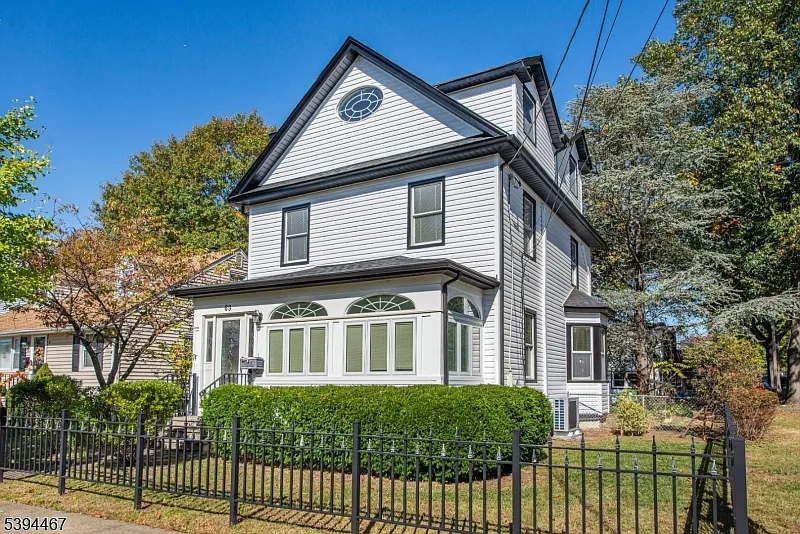 69 W Hanover Ave photo 1
