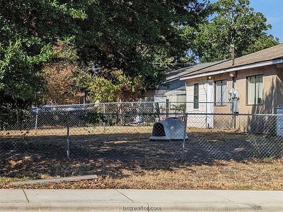 5th image of 1032/1034 Navarro Dr