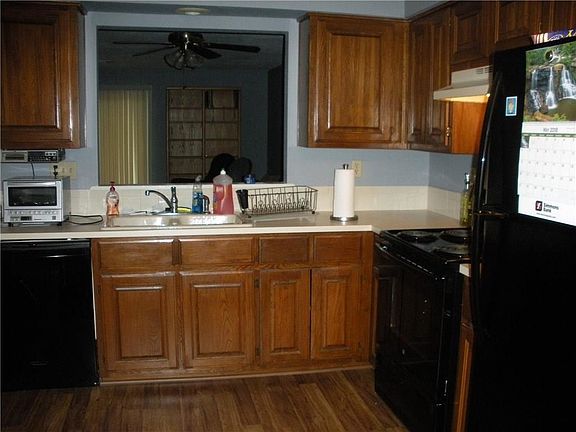 5th image of 27 Walter Dr
