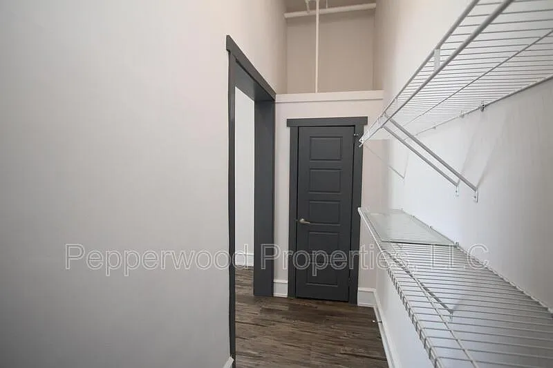 2 bed, 1.0 bath, 787 sqft, $1,295 — Photo 3