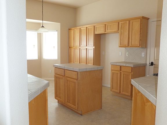 5th image of 2022 S Lassen Dr
