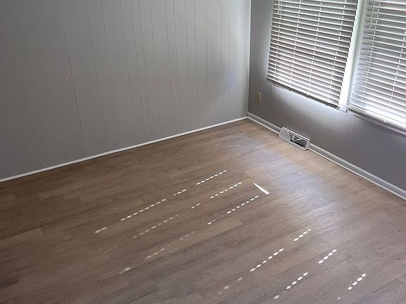 2nd image of 2100 W Bremer Ave #2108