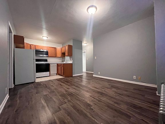 2nd image of 3553 N Oakland Ave #311