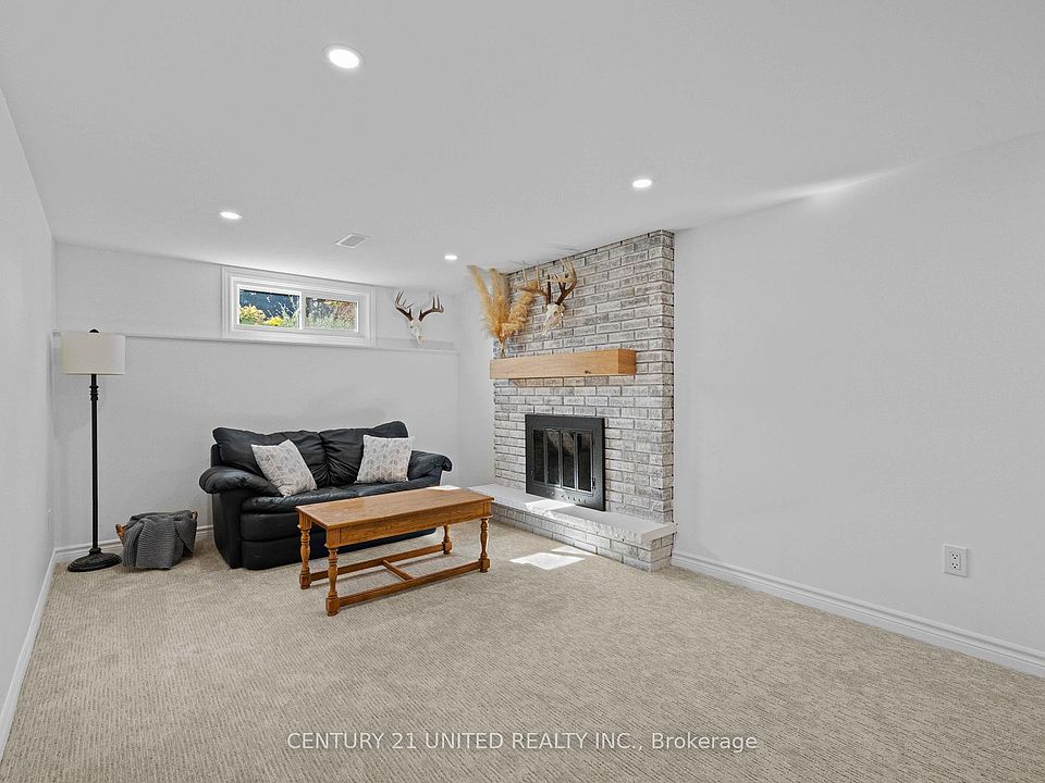 2nd image of 392 Wellington St