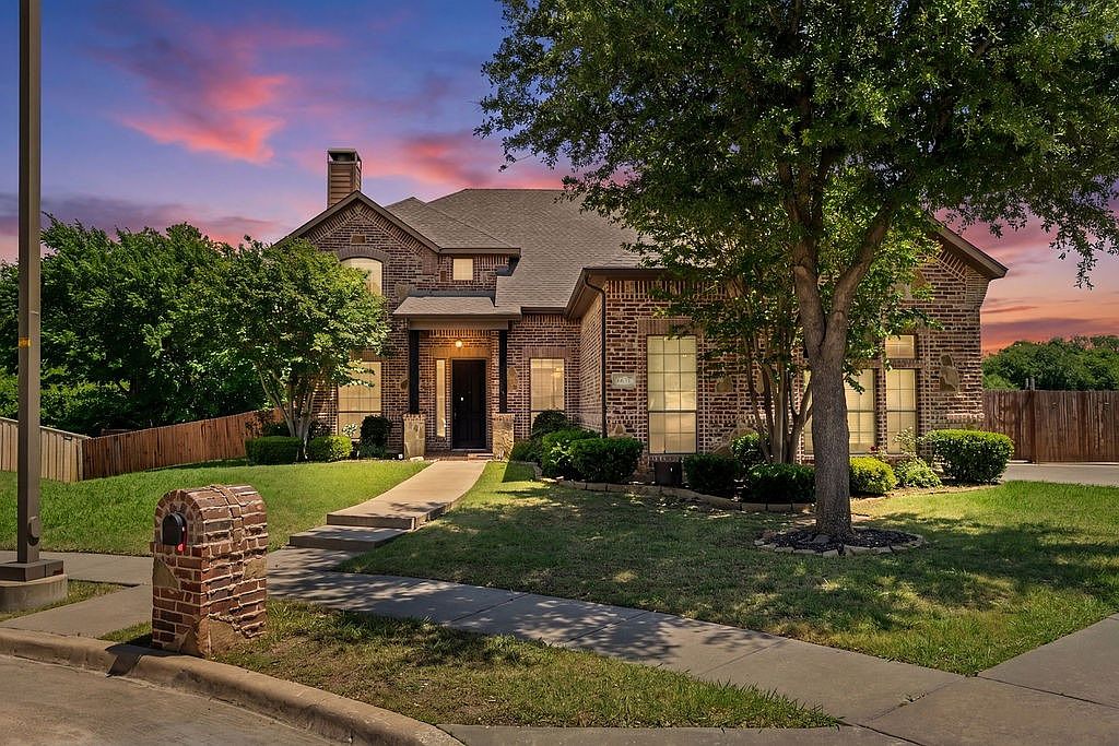 6631 Crestmoor Ln