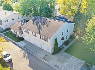 337 Mallard Ct, Vernon Hills, IL 60061